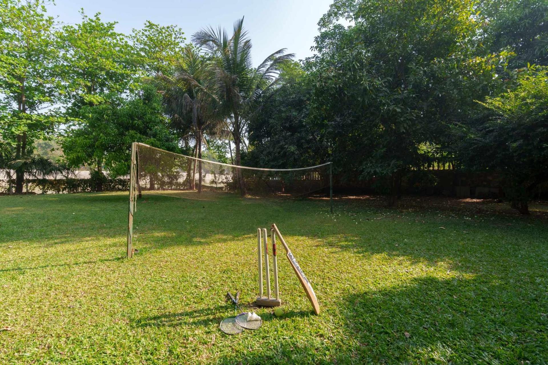 Vintage Estate - Lakeside Allure With Vintage Decor,A Plunge Pool & A Lawn Featuring A Charming Gazebo Karjat Exterior photo