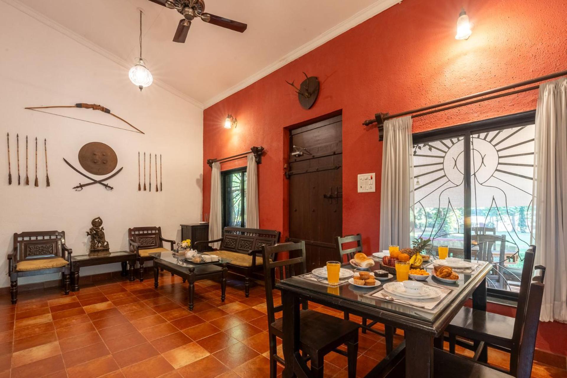 Vintage Estate - Lakeside Allure With Vintage Decor,A Plunge Pool & A Lawn Featuring A Charming Gazebo Karjat Exterior photo