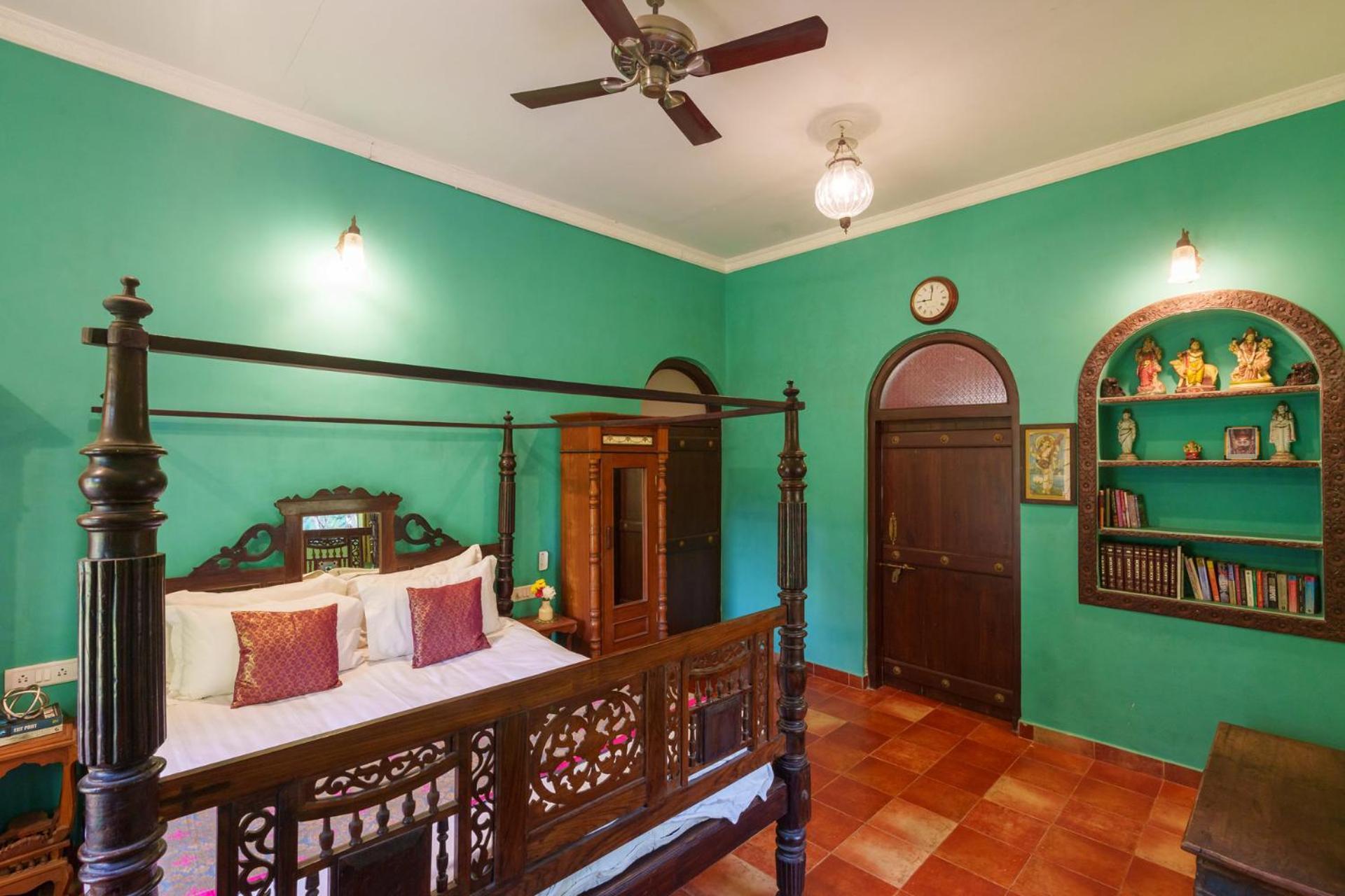 Vintage Estate - Lakeside Allure With Vintage Decor,A Plunge Pool & A Lawn Featuring A Charming Gazebo Karjat Exterior photo