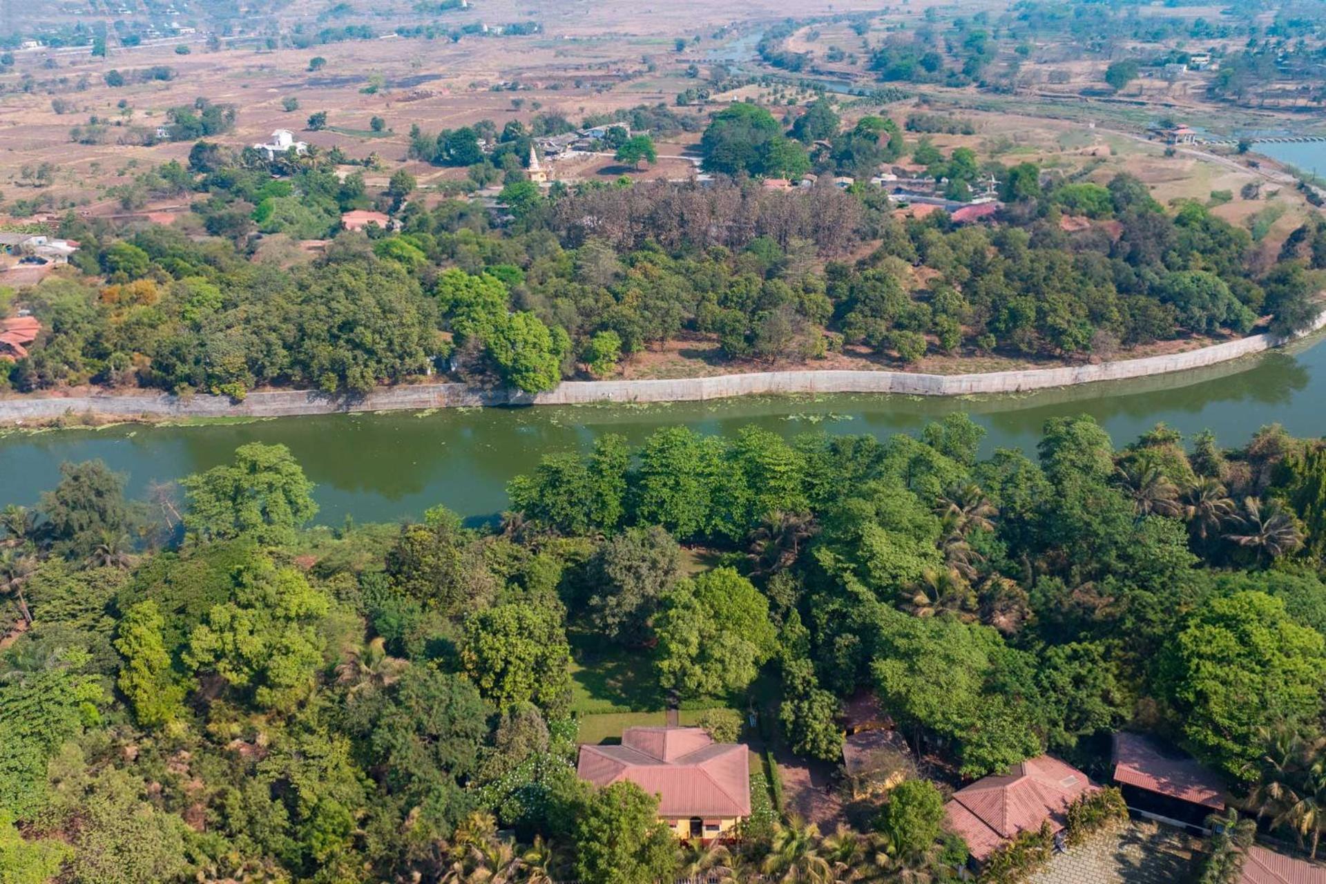 Vintage Estate - Lakeside Allure With Vintage Decor,A Plunge Pool & A Lawn Featuring A Charming Gazebo Karjat Exterior photo