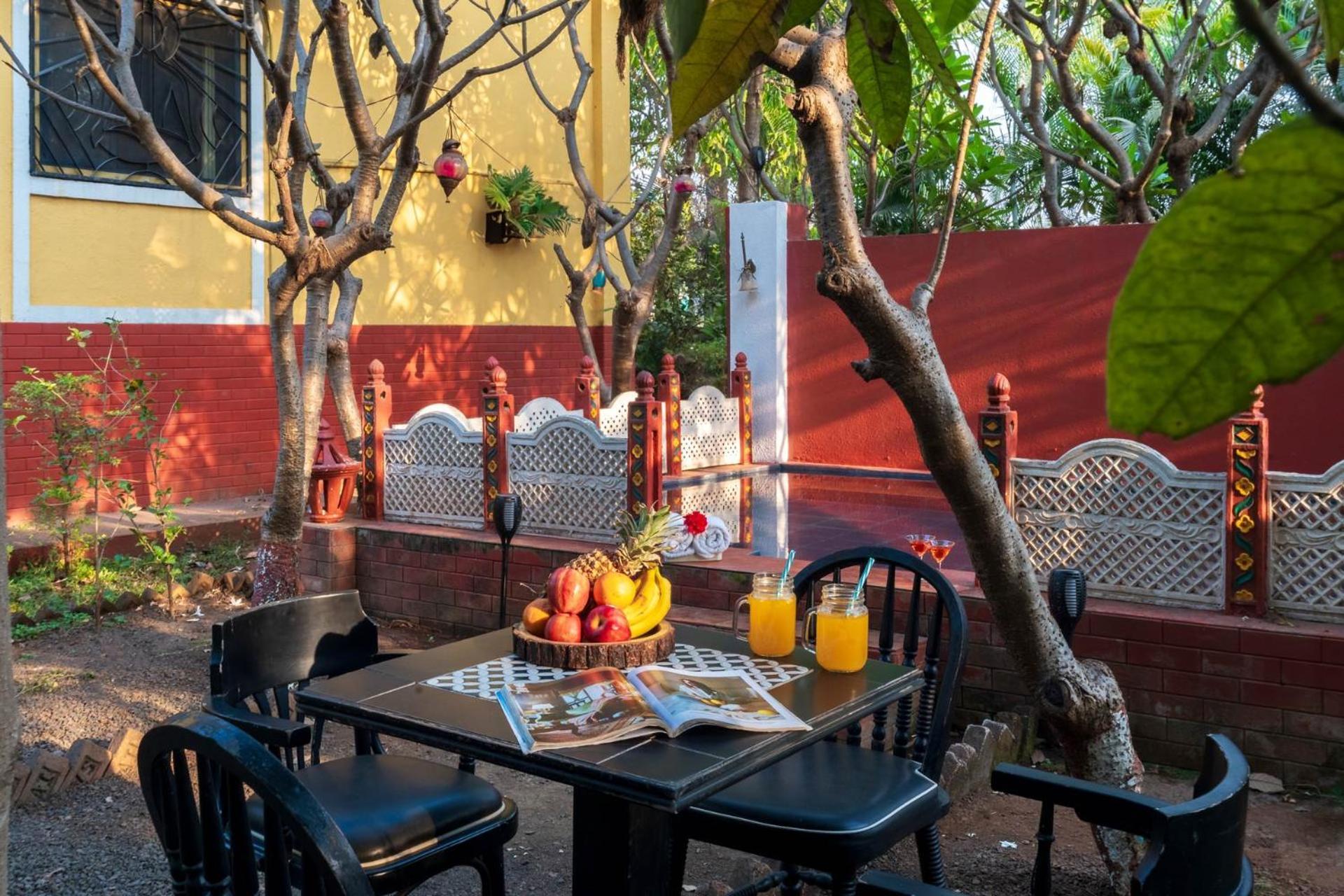 Vintage Estate - Lakeside Allure With Vintage Decor,A Plunge Pool & A Lawn Featuring A Charming Gazebo Karjat Exterior photo