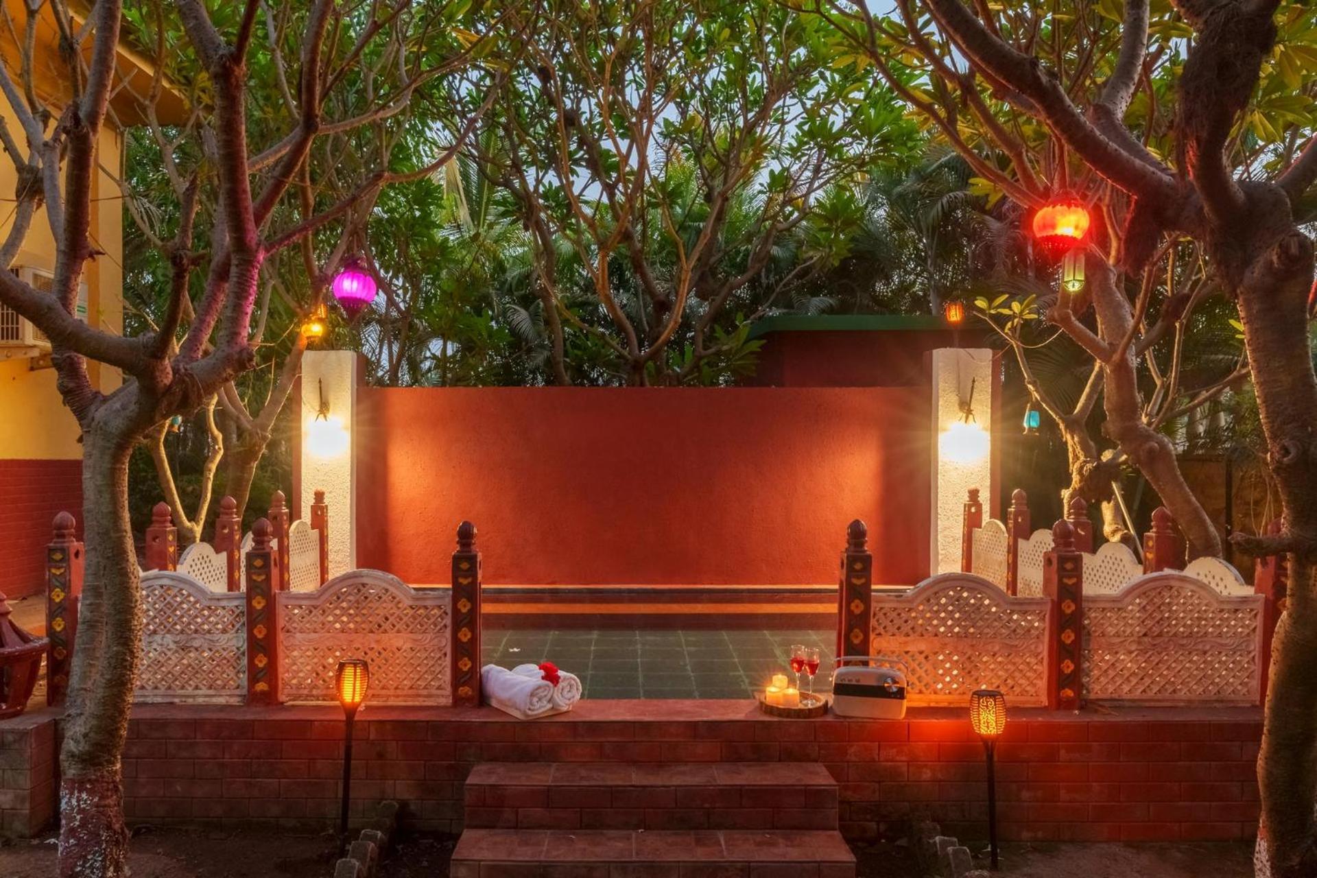Vintage Estate - Lakeside Allure With Vintage Decor,A Plunge Pool & A Lawn Featuring A Charming Gazebo Karjat Exterior photo